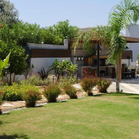 Villa Periklis Adelianos Kampos