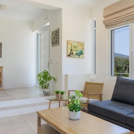 Villa Periklis Adelianos Kampos